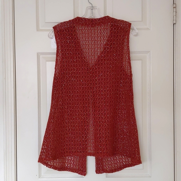 NWOT. Lightweight Knitted Fabric Vest with sparkling. - Picture 2 of 4